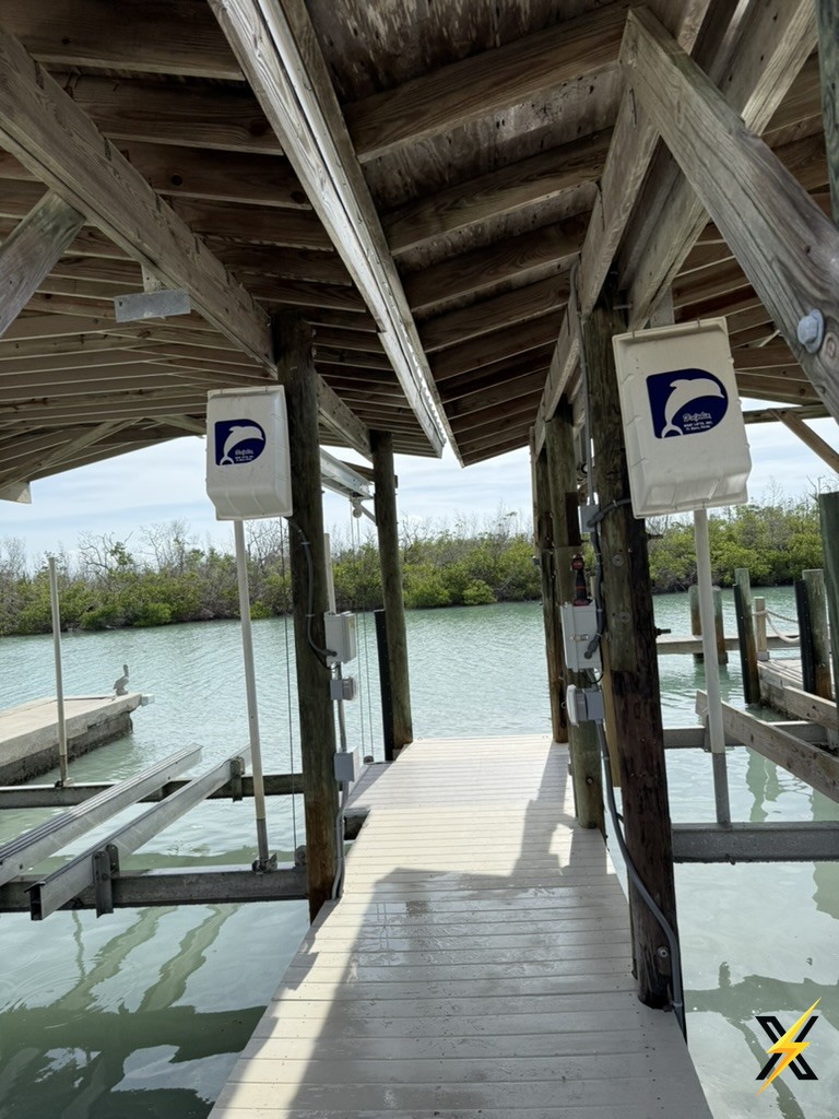 Dos Controles GEM — Dos Elevadores en un Muelle